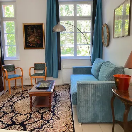 La Favorite - - Chateau Le Bas Bleu *