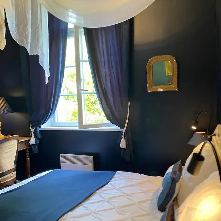 La Favorite - - Chateau Le Bas Bleu