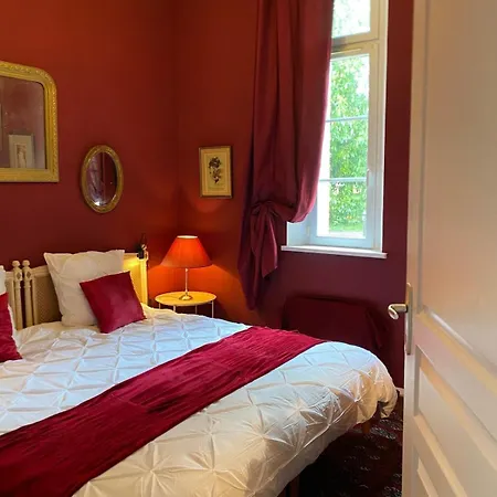 La Favorite - - Chateau Le Bas Bleu Daire *