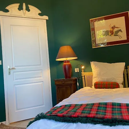La Favorite - - Chateau Le Bas Bleu * Quesnoy-le-Montant