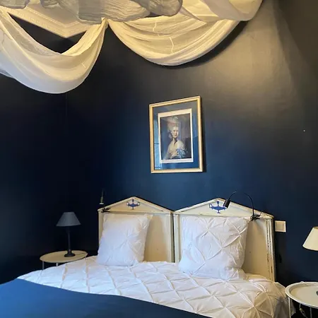 La Favorite - - Chateau Le Bas Bleu *