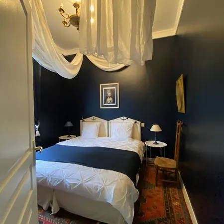 La Favorite - - Chateau Le Bas Bleu Daire Quesnoy-le-Montant