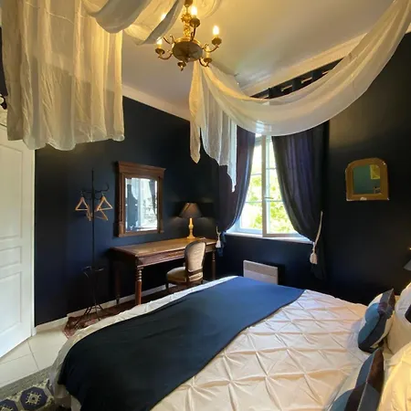 La Favorite - - Chateau Le Bas Bleu Quesnoy-le-Montant