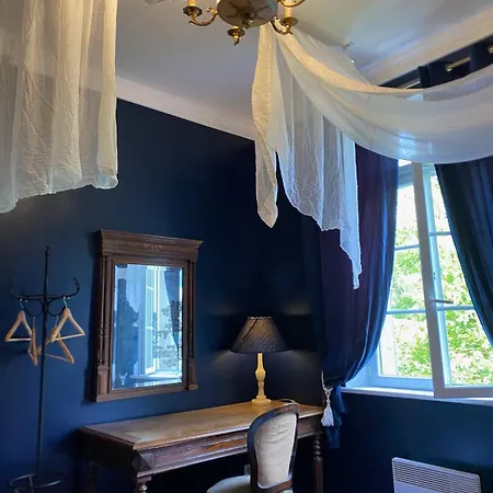 La Favorite - - Chateau Le Bas Bleu Quesnoy-le-Montant
