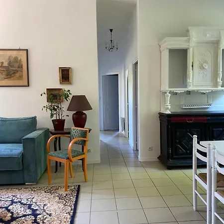 La Favorite - - Chateau Le Bas Bleu